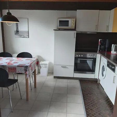 Studiohaus Piratenweg 145 *